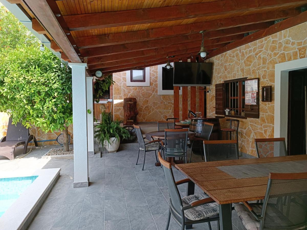 Villa Vlade- From The Heated Pool To The Beach In 1 Minute Есенице Экстерьер фото