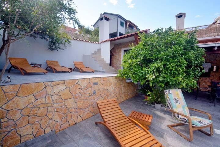 Villa Vlade- From The Heated Pool To The Beach In 1 Minute Есенице Экстерьер фото