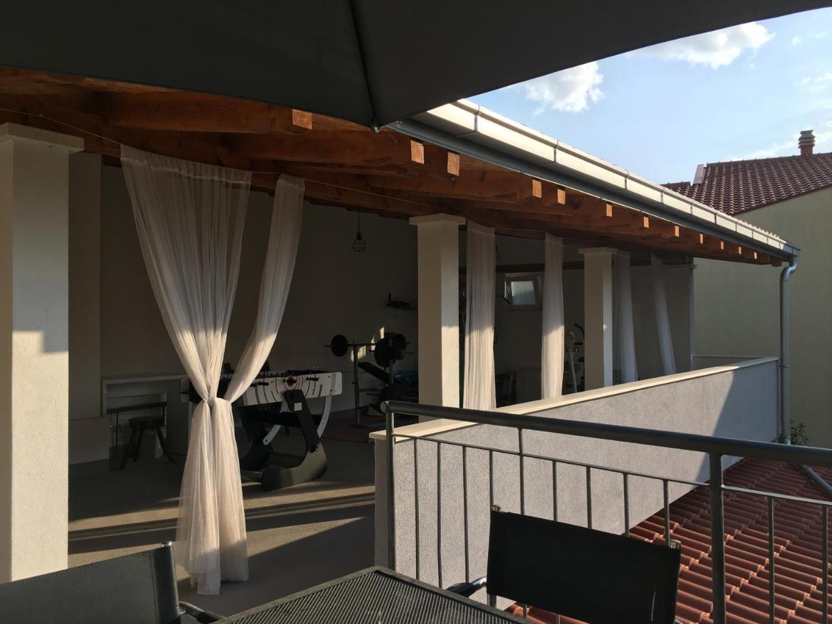 Villa Vlade- From The Heated Pool To The Beach In 1 Minute Есенице Экстерьер фото